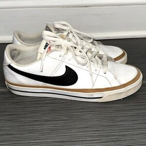 Nike court legacy women’s 10 men’s 8